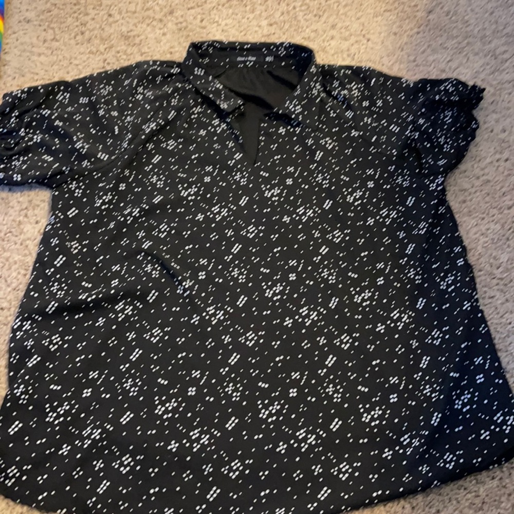 Black and white print blouse like new!